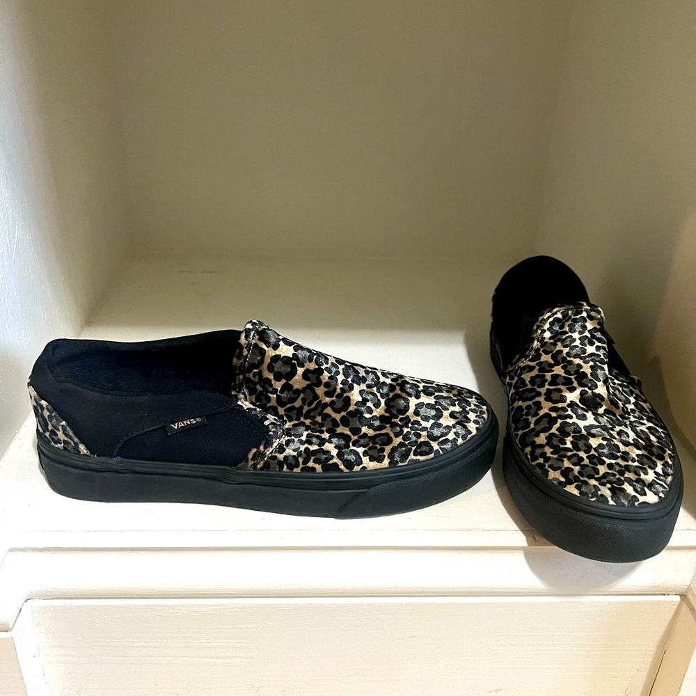 Never worn Animal print VANS.